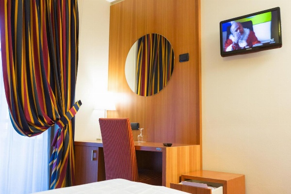 Hotel Touring image 4